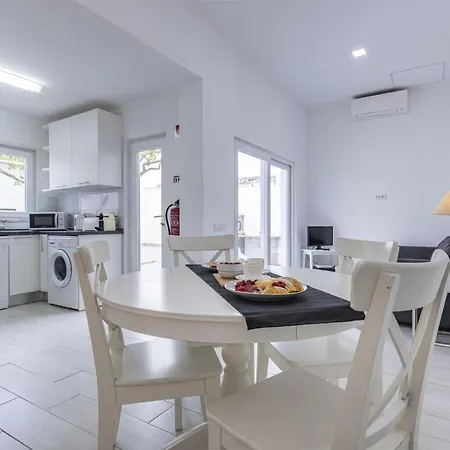 Casa Santos Nicolau * سيتوبال