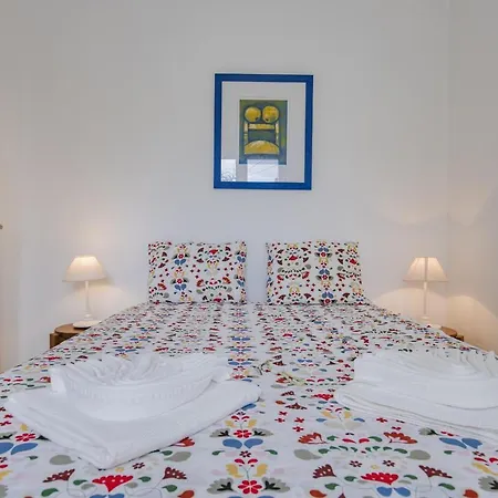 Casa Santos Nicolau * سيتوبال