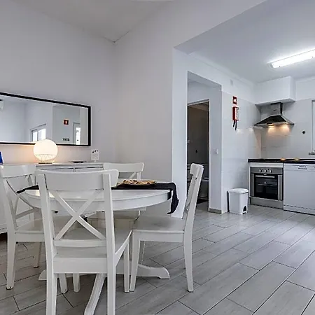 Casa Santos Nicolau * Сетубал
